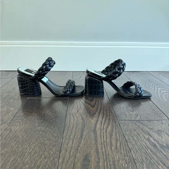 Dolce Vita Womens Natie Sandal - Picture 2 of 4